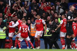 Hạ gục Chelsea, Arsenal lấy lại ngôi đầu Premier League