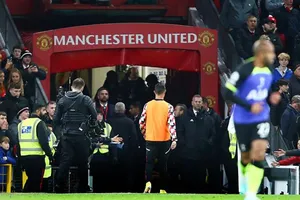 Ronaldo bị MU làm nhục và sẽ rời Old Trafford vào tháng giêng
