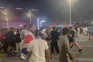 Fan Argentina và Mexico đánh nhau vì Messi