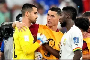 Ronaldo phản ứng trước sai lầm của thủ môn Bồ Đào Nha