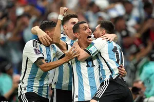 Messi và đồng đội gây náo loạn phòng thay đồ Argentina