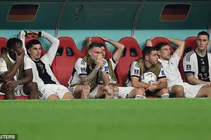 Tây Ban Nha gián tiếp loại tuyển Đức khỏi World Cup trong nước mắt