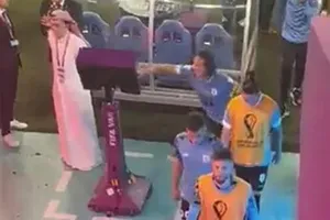 Cavani đập màn hình, Suarez nổi trận lôi đình