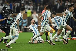 Messi hiện thực hóa giấc mơ vô địch World Cup cùng Argentina