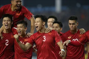 Việt Nam thắng đậm Malaysia lên ngôi đầu bảng AFF Cup