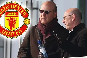 Nhà Glazer bán MU vào thời điểm ‘địa chấn’