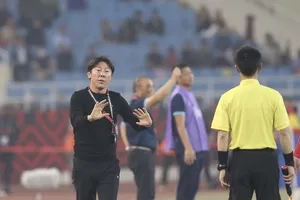 Xấu hổ trước tuyển Việt Nam, Shin Tae-yong ngậm ngùi nói lời xin lỗi fan