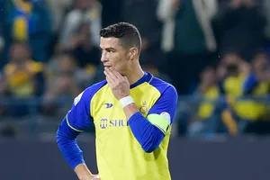 Vì sao các cầu thủ Al Nassr không được dồn bóng cho Ronaldo?