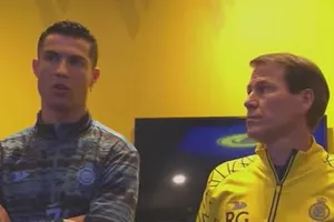 HLV Al Nassr ‘quay xe’ với Ronaldo