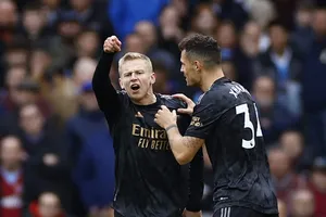 Arsenal ngược dòng ngoạn mục trên sân Villa Park