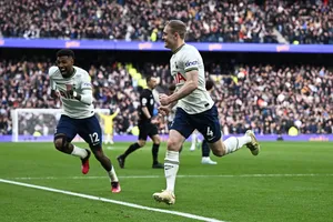 Chelsea gục ngã trên sân Tottenham