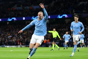 Haaland hủy diệt RB Leipzig