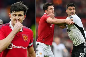 Fan MU cám ơn huyền thoại Mitrovic vì khiến Maguire bị treo giò