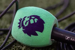 Dẫn bạn gái vào phòng thay đồ, phóng viên Sky bị cấm tác nghiệp