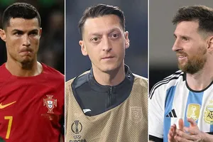 Ozil từ chối thay đổi phán quyết về Ronaldo và Messi