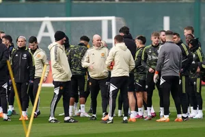 Sao MU ẩu đả trong buổi tập trở lại Old Trafford