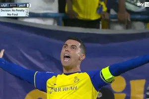 Ronaldo lại giận dữ khiến người hâm mộ chia rẽ