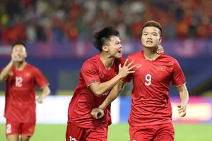 U-22 Việt Nam may mắn thắng Lào
