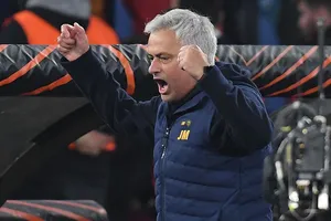 Mourinho trả lời Chelsea sau cuộc đàm phán bí mật
