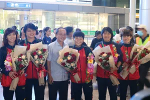 Tuyển nữ Việt Nam đã về đến TP.HCM 