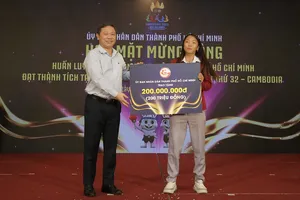 TP.HCM mừng công SEA Games 32, Huỳnh Như được thưởng 200 triệu đồng