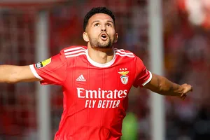 Bruno Fernandes thúc giục MU hoàn tất một vụ chuyển nhượng