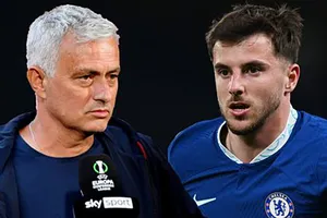 Bị Chelsea làm khó, MU làm khó lại Chelsea