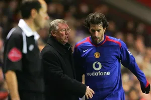 Phản ứng dữ dội của Sir Alex Ferguson trước việc bị Nistelrooy chửi