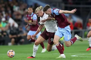 Man City khởi đầu Premier League thuận lợi, Haaland lập cú đúp