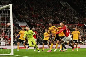 MU thắng nhọc trận ra quân Premier League