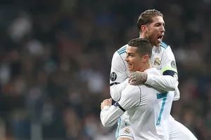 Ronaldo nhận nửa triệu lượt thích bằng hành động troll Ramos