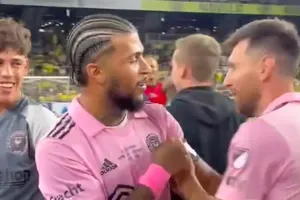 Messi thể hiện đẳng cấp trong lễ nâng cúp của Inter Miami