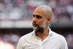 Pep Guardiola phẫu thuật khẩn cấp ở Barcelona, Man City lâm nguy