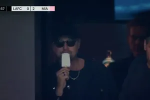 Rò rỉ danh sách 38 nhân vật nổi tiếng xem Messi thi đấu, Selena Gomez choáng váng