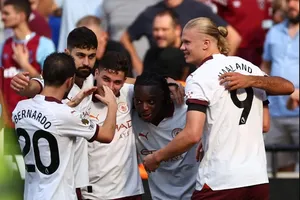 MU trắng tay, Man City ngược dòng ngoạn mục