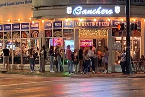 Messi thay đổi ‘vận mệnh’ của… tiệm pizza sau 1 bức ảnh