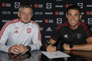 Solskjaer tiết lộ chấn động về MU: Mua Ronaldo là sai lầm, cầu thủ không chịu đá