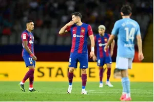 Lewandowski tỏa sáng, Barcelona ngược dòng không tưởng