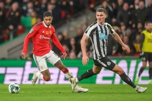 Pep Guardiola nổi giận, MU tái hiện trận chung kết Carabao Cup