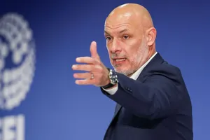 Trưởng ban trọng tài Premier League giúp Liverpool có thể đá lại với Tottenham