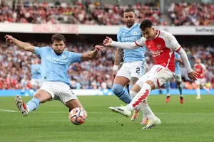 Thua Arsenal, Man City mất ngôi đầu bảng