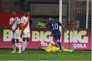 Messi lập cú đúp giúp Argentina giành chiến thắng