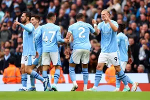 Haaland lập công, Man City quay lại ngôi đầu bảng