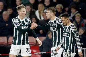 McTominay lại ghi bàn, MU nhọc nhằn giành 3 điểm