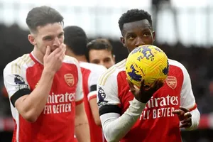 Nketiah lập hat-trick, Arsenal ‘hủy diệt’ Sheffield United