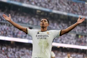 'Bữa tiệc' bóng đá cuối tuần: El Clasico, derby Manchester và quả bóng vàng