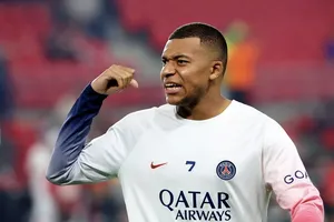 Cảnh chưa từng có, Real Madrid khiến fan choáng váng về vụ chuyển nhượng Mbappe