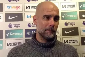 Pep Guardiola nói không bình thường, Pochettino gửi lời xin lỗi