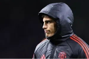 HLV Scaloni giải thích lí do loại ngôi sao MU khỏi tuyển Argentina