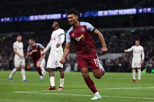 Tottenham thua đau trên sân nhà, mất Top 4 Premier League